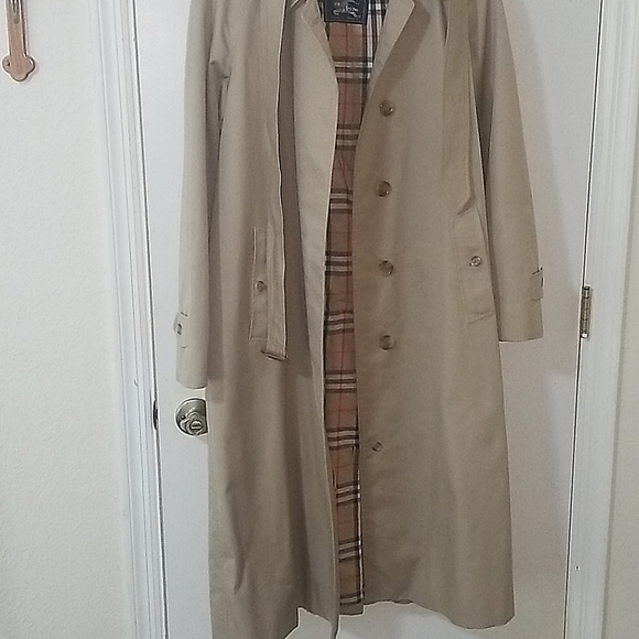 Beautiful Authentic Burberry Trench Coat